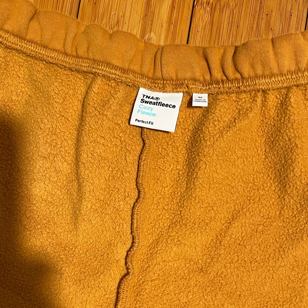 Aritzia TNA Cozy Fleece Perfect Fit Shorts Size M - Picture 6 of 14
